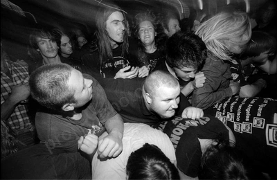 crowd_bones_alliegance_grosvenor_946_wyliepic_9_94_01.jpg