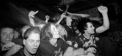 crowd_bones_alliegance_grosvenor_946_wyliepic_9_94_03.jpg