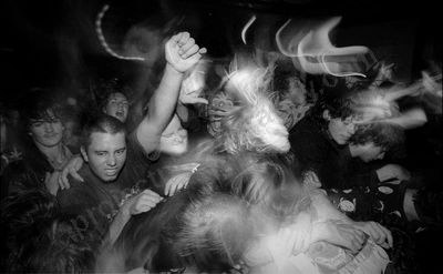 crowd_bones_alliegance_grosvenor_946_wyliepic_9_94_04.jpg