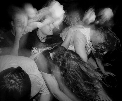 crowd_bones_alliegance_grosvenor_946_wyliepic_9_94_05.jpg