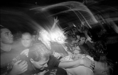 crowd_bones_alliegance_grosvenor_946_wyliepic_9_94_06.jpg