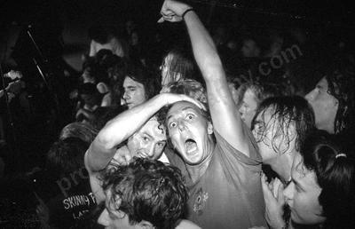 crowd_brooksie_mudhoney_grosvenor_437_wyliepic_93_00.jpg