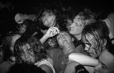 crowd_brooksie_mudhoney_grosvenor_437_wyliepic_93_01.jpg
