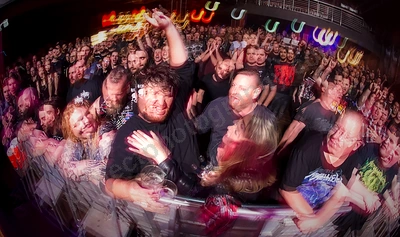 crowd_chaos_divine_capitol_wyliepic_8_19_00.png