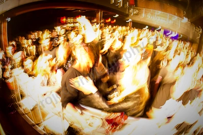 crowd_chaos_divine_capitol_wyliepic_8_19_01.png