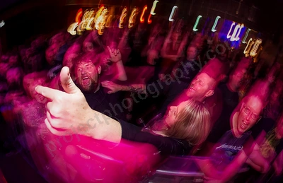 crowd_chaos_divine_capitol_wyliepic_8_19_03.png