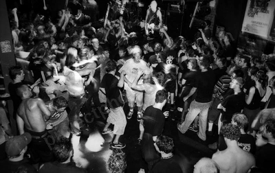 crowd_circlepit_antiflag_crowd_2543_wyliepic_5_05_00.jpg