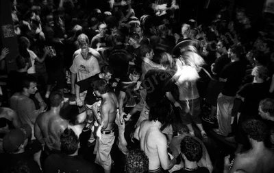 crowd_circlepit_antiflag_crowd_2543_wyliepic_5_05_01.jpg
