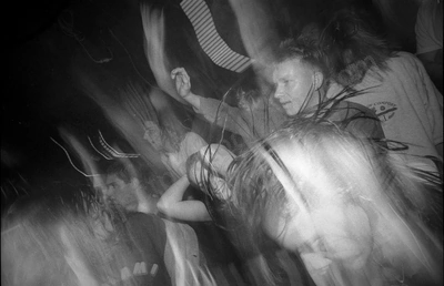 crowd_cosmic_psychos_planet_1198_wyliepic_95_0i1_FILM.jpg