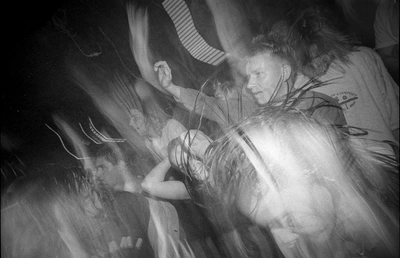 crowd_cosmic_psychos_planet_1198_wyliepic_95_8.jpg