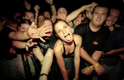 crowd_cruel_sea_1396_wyliepic_nye_95_96_00.jpg