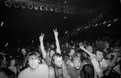 crowd_fireballs_1327_wyliepic_10_95_02.jpg