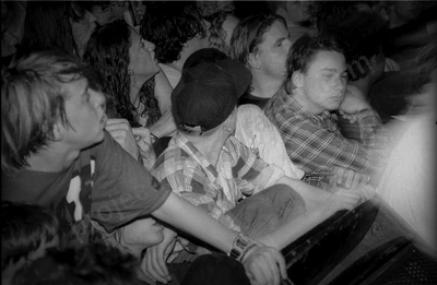 crowd_fugazi_grosvenor_605_wyliepic_10_93_3.jpg