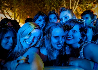 crowd_girls_architecture_in_helsinki_st_jeromes_wyliepic_2_09_01.png