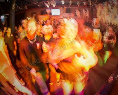 crowd_hombres_amp_wyliepic_3_18_11.png