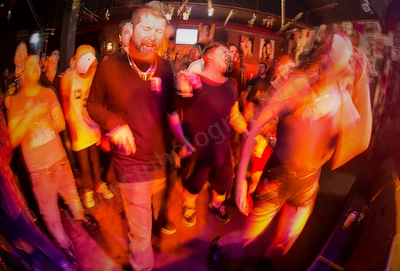 crowd_hombres_amp_wyliepic_3_18_15.png