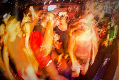 crowd_hombres_amp_wyliepic_3_18_19.png