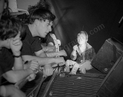 crowd_kid_suffrance_all_ages_grosvenor_528_wyliepic_7_93_01.jpg