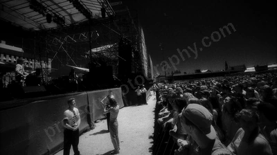 crowd_kim_salmon_bdo_infa_red_1095_wyliepic_1_95_17.jpg