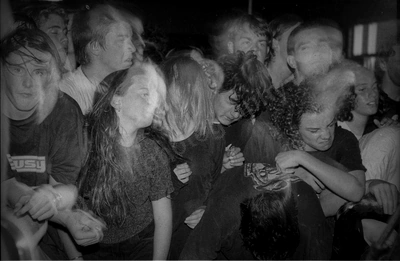 crowd_mark_of_cain_1176_wyliepic_5_95_01.jpg