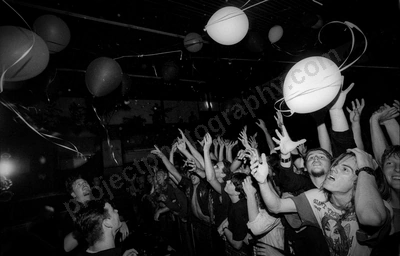 crowd_meanies_uwa_1278_wyliepic_9_95_03.jpg