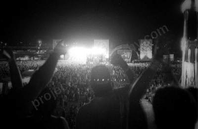 crowd_metallica_bdo_2327_wyliepic_1_2_2004_09.jpg
