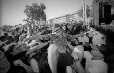 crowd_mudslinger_murdoch_1701_wyliepic_4_1_97_02_FILM.jpg