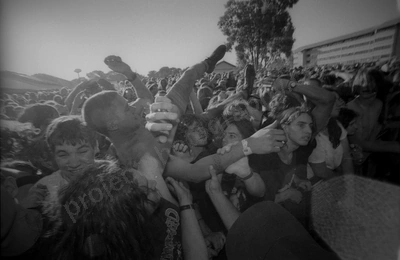 crowd_mudslinger_murdoch_1701_wyliepic_4_1_97_04_FILM.jpg