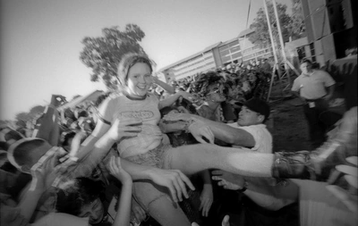 crowd_mudslinger_murdoch_1701_wyliepic_4_1_97_08_FILM.jpg