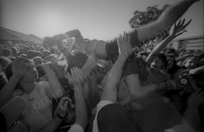 crowd_mudslinger_murdoch_1701_wyliepic_4_1_97_10_FILM.jpg