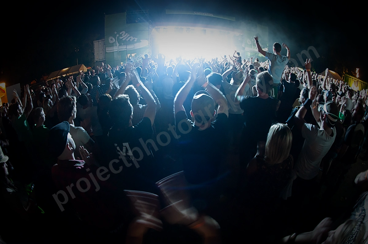 crowd_noel_gallaghers_high_flying_birds_bdo_wyliepic_2_12_17.png
