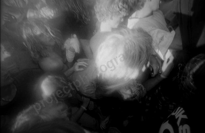 crowd_offspring_bdo_1103_wyliepic_1_95_04.jpg