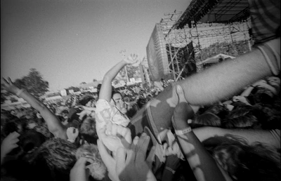 crowd_offspring_bdo_1103_wyliepic_1_95_05.jpg