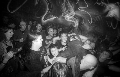 crowd_pungent_stench_amp_2544_wyliepic_2_2005_01.jpg