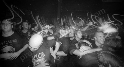 crowd_pungent_stench_amp_2544_wyliepic_2_2005_02.jpg