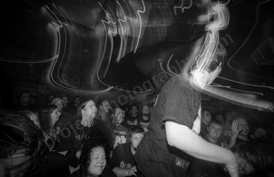 crowd_pungent_stench_amp_2544_wyliepic_2_2005_03.jpg