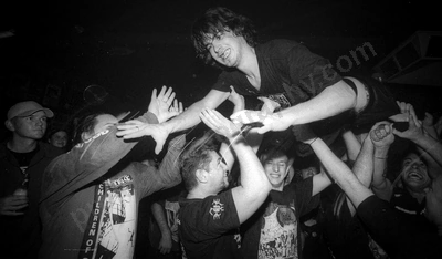 crowd_pungent_stench_amp_2544_wyliepic_2_2005_05.jpg
