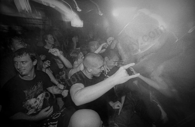 crowd_pungent_stench_amp_2544_wyliepic_2_2005_07.jpg