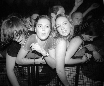 crowd_screamfeeder_uwa_1777_wyliepic_30_11_96_01.jpg