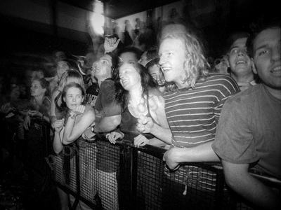 crowd_screamfeeder_uwa_1777_wyliepic_30_11_96_03.jpg