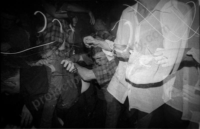 crowd_valvolux_harborside_strobe_1316_wyliepic_11_95_00.jpg