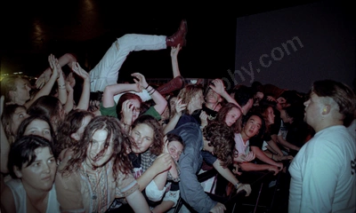 crowd_yothu_yindi_687_wyliepic_1_94_1.jpg