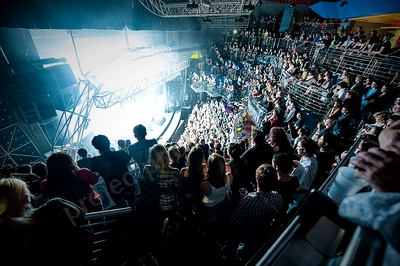 dandy_warhols_crowd_metros_perth_wyliepic_10_08_02.png