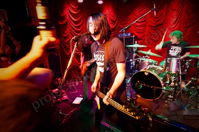 datsuns_crowd_rocket_room_wyliepic_12_08_05.png