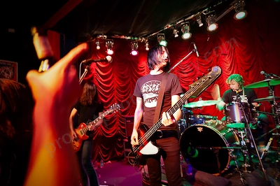 datsuns_crowd_rocket_room_wyliepic_12_08_06.png