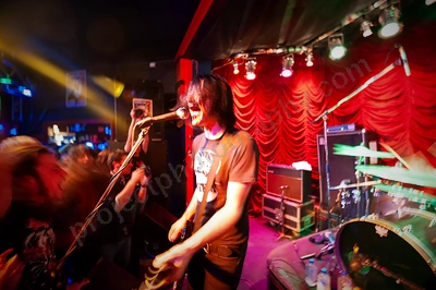 datsuns_crowd_rocket_room_wyliepic_12_08_08.png