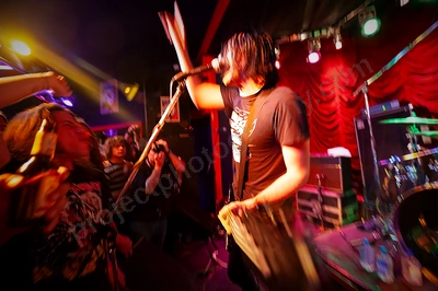 datsuns_crowd_rocket_room_wyliepic_12_08_10.png