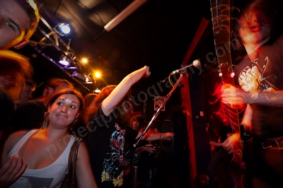 datsuns_crowd_rocket_room_wyliepic_12_08_15.png