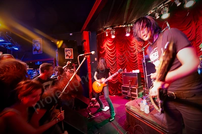 datsuns_crowd_rocket_room_wyliepic_12_08_52.png
