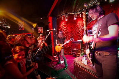 datsuns_crowd_rocket_room_wyliepic_12_08_53.png